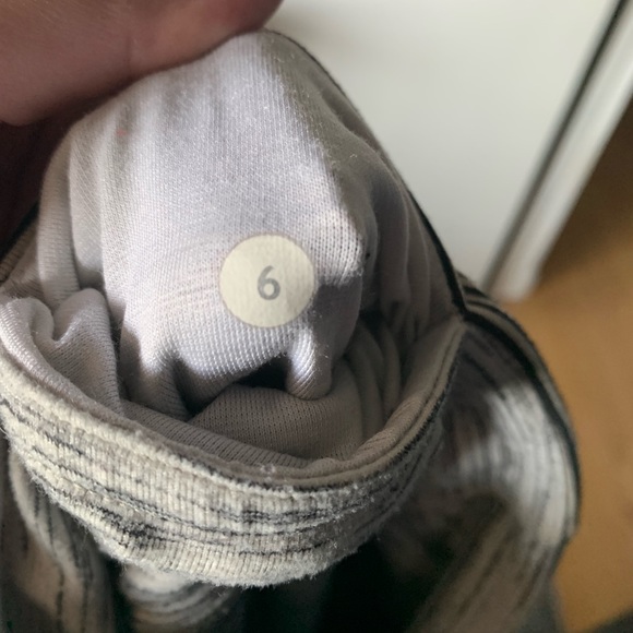 Lululemon crops - Picture 5 of 6